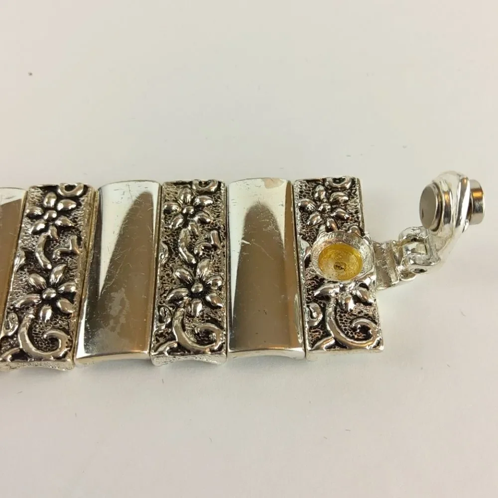 Fashion silvertone bracelet with Floral Accent